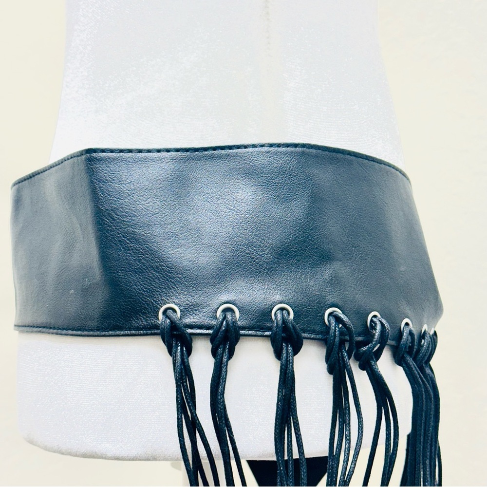 Black leather belt with silver buckle and fringe details - Picture 3 of 5